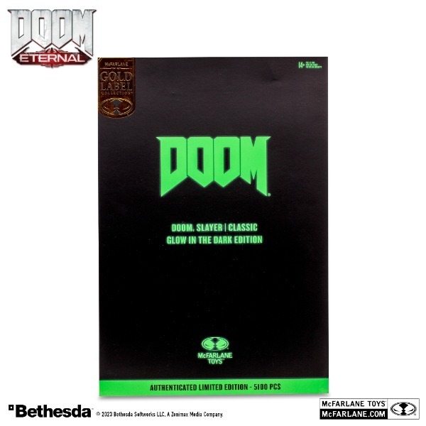 Góc gaming với mô hình Doom Slayer