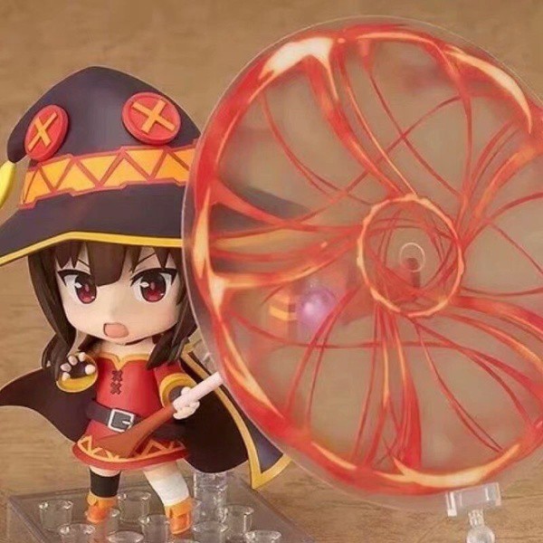 Góc làm việc hoặc giải trí được trang trí với các phụ kiện anime