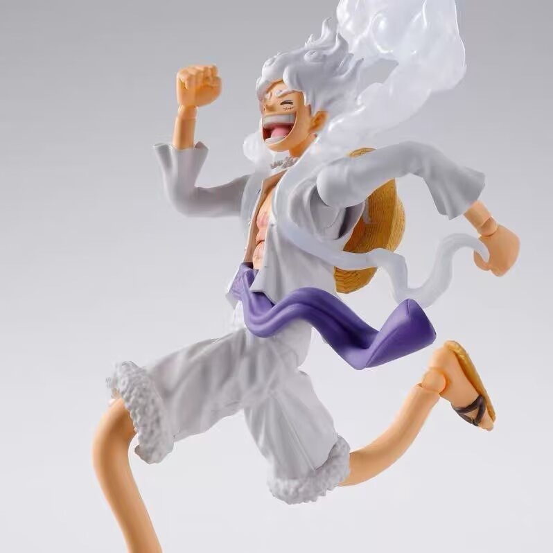 Hình ảnh mô phỏng một bàn làm việc hoặc kệ sách được trang trí bằng các mô hình anime, tạo không khí năng động và cá tính.