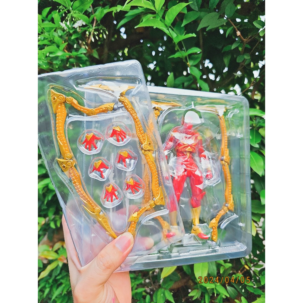 Mô hình Iron Spider Revoltech bootleg trong bộ sưu tập