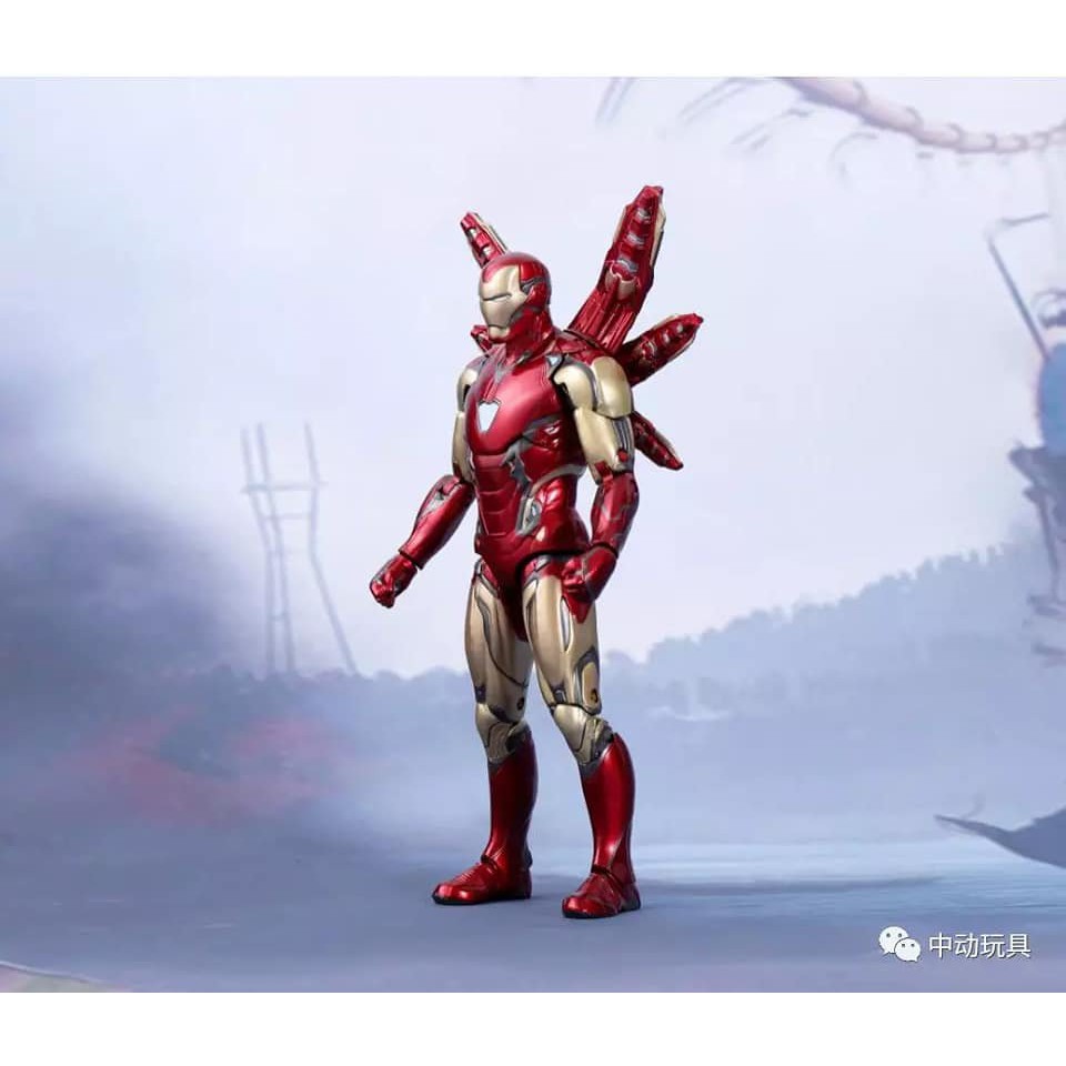Mô hình Iron Man Mark 85 ZD Toys trên kệ trưng bày